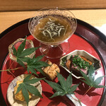 日本料理 太月 - フルコース１６５００円。八寸。見た目も鮮やかな八寸です。とうもろこしの甘み、うるかの苦味と塩味などが揃い、味覚が弾ける美味しさです（╹◡╹）（╹◡╹）