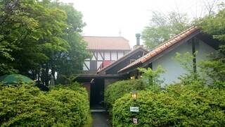 Tannen Tei - Entrance from the parking lot (on a foggy day)