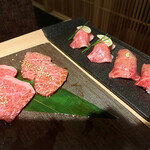 Wagyu Ue-Go Mesuu Shi To Jukusei Gyuushi Taniku Ya Ichiyuku - 