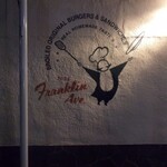 フランクリン・アベニュー - 壁