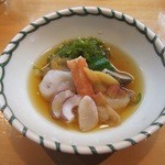 よし寿司 - 酢の物が素朴で美味しいです。
