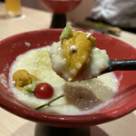 華丸吉日 - 
      
      ピュアホワイトのサッパリした甘さに雲丹の濃厚な甘味が際立ちます。
      初っぱなから感動の一皿✨