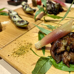 華丸吉日 - スッポンのニンニク醤油焼き
      生の柚子七味を付けて頂きます。