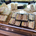 石窯パン工房 キャパトル - サンドイッチ　どれも美味しそう