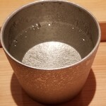 鮨 さかい - 振舞い酒①石槌　純米　土用酒(愛媛)
      米品種:愛媛県産しずく媛、精米歩合60%