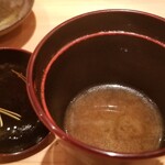 鮨 さかい - (19)赤味噌汁【牡丹海老の頭&赤鯥の頭の出汁】