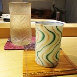 もと井 - 冷酒・グラス 500円：広島西條伝承地酒 純米吟醸 西條鶴・東広島造賀産山田錦。 ボトルに超辛口との表示が有りますが、思ったほどきつめの辛さは感じられず ほど良い辛さも美味しい純米吟醸酒でした。　　　　　2020.07.18