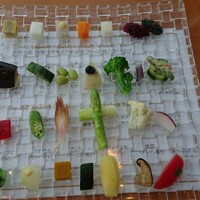 銀座 シェ・トモ - 二皿め 山梨県産 無農薬野菜達の盛り合わせ 28種