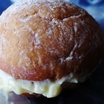 アドゥマン - ミルククリームが挟まったソフトフランス