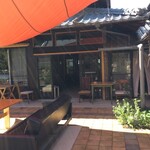 エドワーズ ロースタリー カフェ - 中庭