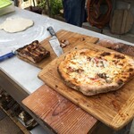 エドワーズ ロースタリー カフェ - ピザ