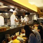 中華そば 勝本 - かなり忙しく動いています