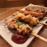 Yakitori Kamoshiya - 串7種コース(せせりのしそ巻き、ふりそで、骨付きぼんじり、牛ハラミ味噌焼き)