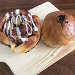 フレッシュベーカリー ニコル　 - 料理写真:アップルシナモン(170円)＆小倉あんぱん(150円)