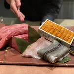 窯焼き割烹 黒泉 - ★本日のメイン食材(特選)
                                ・北海道産 黒毛和牛ヒレ肉
                                ・北海道産 黒毛和牛タン
                                ・北海道産 生馬糞雲丹
                                ・長崎県産 ノドグロ
                                ・熊本県天草産 ハモ
                                ・イタリア産 キャビア