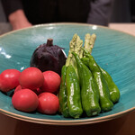窯焼き割烹 黒泉 - ★本日のメイン食材(野菜)
                                ・千葉県産 アメーラトマト
                                ・京都府産 賀茂ナス
                                ・京都府産 万願寺唐辛子
                                ・アスパラガス
                                ・大根