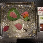 窯焼き割烹 黒泉 - ・ネクタイ 胡麻 醤油 わさびで、塩昆布巻きロース、ランプのローストビーフ トマトとベーコンのソース