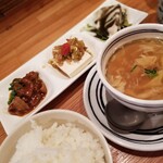 中国料理 堀内 - 小皿三種盛り+おかわりOKごはん+本日のスープ