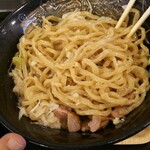 らぁ麺 ゆら吉 - 魚介地どりまぜそばを混ぜる。