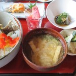 かどや自然園 - イワナ丼ランチセット