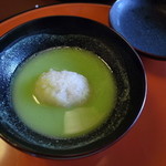 東京 芝 とうふ屋うかい - 御椀：えんどう豆すり流し