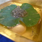 東京 芝 とうふ屋うかい - うかい名物：豆水豆腐（夏のみの出汁と汲み上げ豆腐と無花じゅんさい）