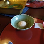 東京 芝 とうふ屋うかい - うかい名物：豆水豆腐（夏のみの出汁と汲み上げ豆腐と無花じゅんさい）