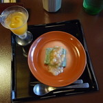 東京 芝 とうふ屋うかい - 水物：びわ、蓬豆腐（白小豆かけ）