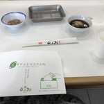 天麩羅処 ひらお - マスク入れは着席後に要不要を聞かれました。