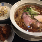 ありがたいが - 醤油ラーメン ( ´θ｀) 鶏から ご飯 セット