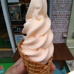 ミルウェイ - メロン&ヨーグルトソフトクリーム