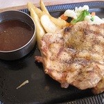 ヴィクトリアステーション - グリルチキン（500円）＊ライス、カレー、スープ食べ放題