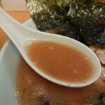 らー麺 家道 - スープのアップ