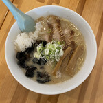 らーめん もんつきかかか - とんこつ塩キクラゲトッピング