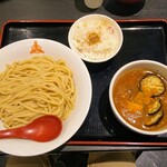 三田製麺所 - 「冷やし夏野菜カレーつけ麺」大と、割り飯