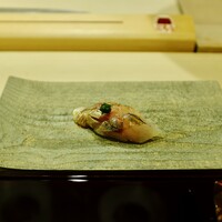 すし 良月 - 追加の真鯵。