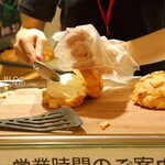 世界で2番めにおいしい焼きたてメロンパンアイス - 料理写真: