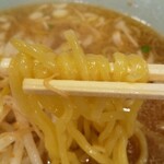 Kuruma Ya Ramen - 麺挙げ…箸が逆。麺を見せなきゃ(笑)！