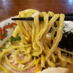 麺屋CHIKUWA - 太麺アップ