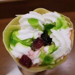 CAFE EURO - クレープ 青山メロンソース ミックスベリートッピング