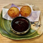 きはる - 揚げたてさつま揚げ～すり身から作っているので、熱々でジュワ～っとエソの雑魚感がたっぷり。こういう地元しか食べない雑魚を頂けるのは幸せ。♫