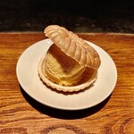 大どころ - 最中のなかには、イチジクのアイスクリーム。珍しい味わい。