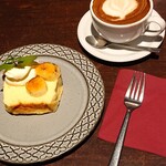 カフェ ビブリオティック ハロー! - スフレチーズケーキ(¥500)&ソイラテ(¥600)