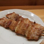 焼き鳥 ばかちん - イカついバラのお出迎え