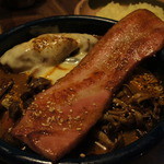 アジアンスープカリー べす - サービスカレー「ベーコン、きのこカレー」