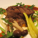 フランス料理　レ・セレブリテ - <肉料理>牛フィレ肉のグリル、レンズ豆の煮込み添え、シャマールソース