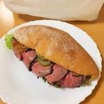 ブーランジェリーキャセロール - ローストビーフサンド。505円+税