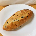 ブーランジェリーキャセロール - オリーブとベーコン。162円+税