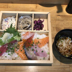 魚河岸割烹 鮮 - 料理写真:特上海鮮丼(1,050円)