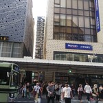 すいば - 阪急  河原町駅 反対側にある みずほ銀行四条支店の間の路地